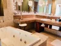 The WOW Suite with private pool 