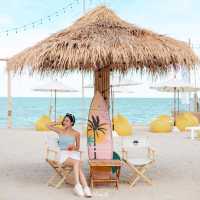 คาเฟ่สุดชิล สีสันสดใส ริมชายหาดชะอำ