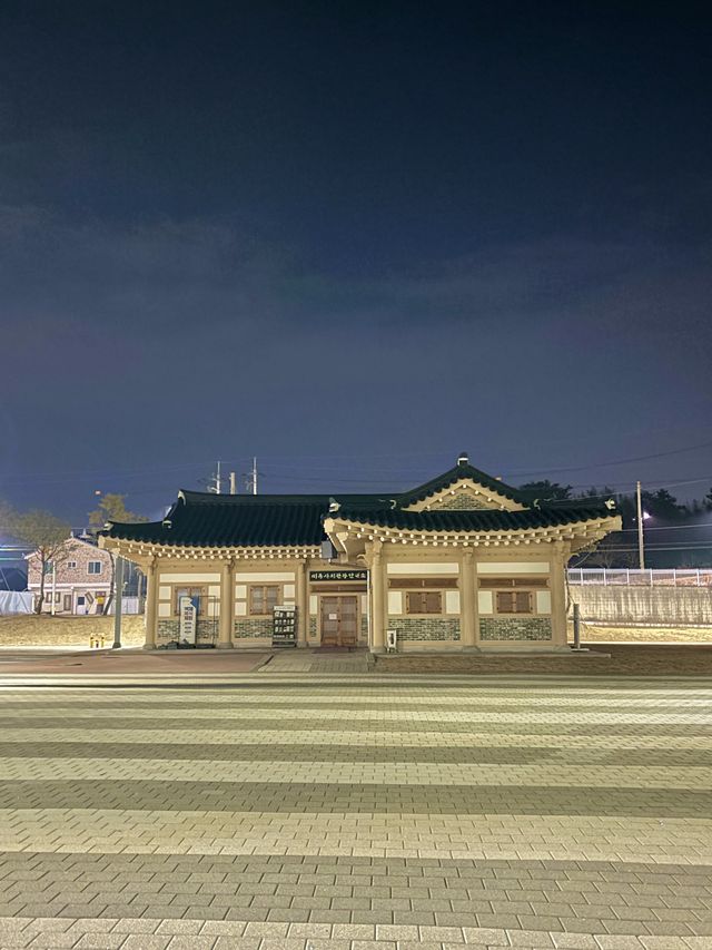 익산 대표 문화유적지 미륵사지의 야경✨💛