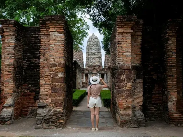 Visit Historical Sites@Sukhothai Historical Park.
