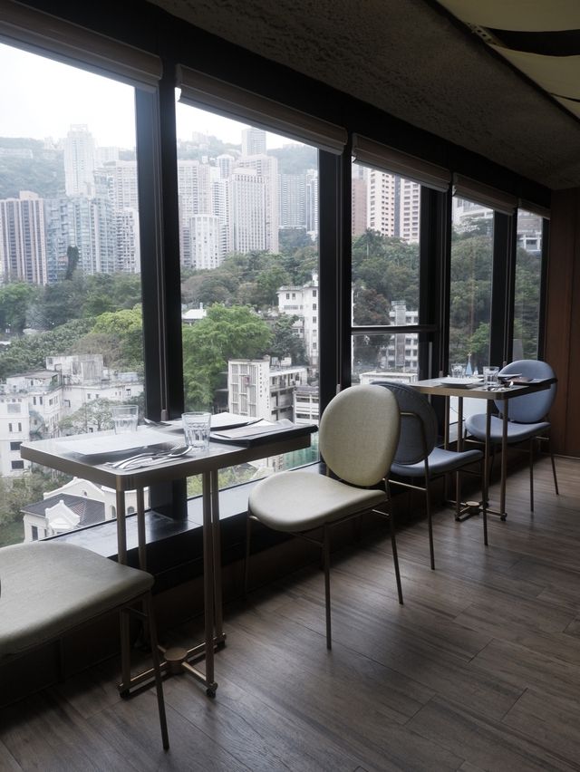隱於商業大廈的西餐，高空上的歐洲菜