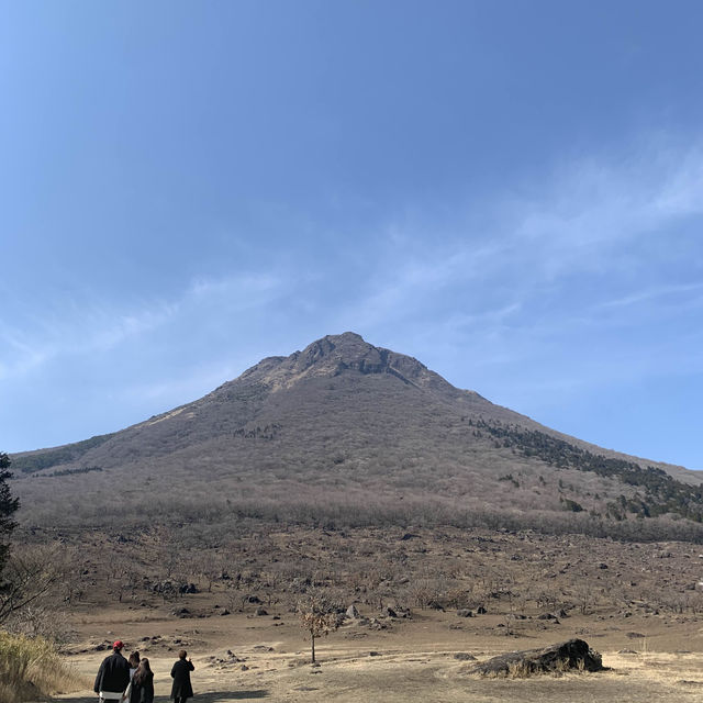 후쿠오카 라라포트 건담과 유후인 유라카모메 화산