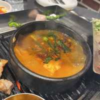 【韓国・ソウル🇰🇷】多くの有名人も訪れる絶品サムギョプサル🥩