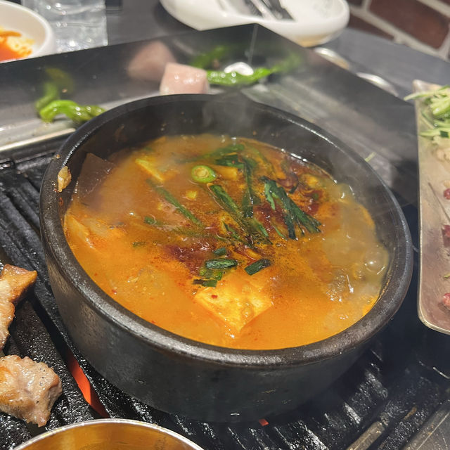 【韓国・ソウル🇰🇷】多くの有名人も訪れる絶品サムギョプサル🥩