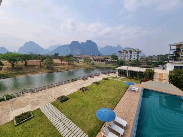 Simon riverside hotel โรงแรมวิวกลักล้าน @วังเวียง