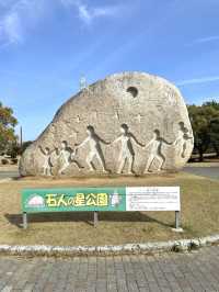 【静岡】浜松の公園にまるでモアイ像のような石人が！