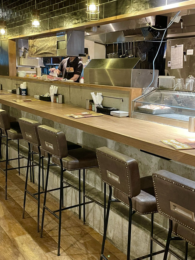 【やきとり家すみれ所沢店/埼玉県】赤ワインの「こぼれ」なんて見たことない！