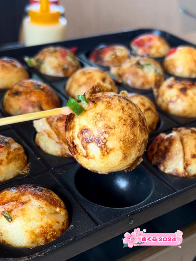 【福岡グルメ】自分好みの焼き方や具材で作れる！楽しめるたこ焼き居酒屋