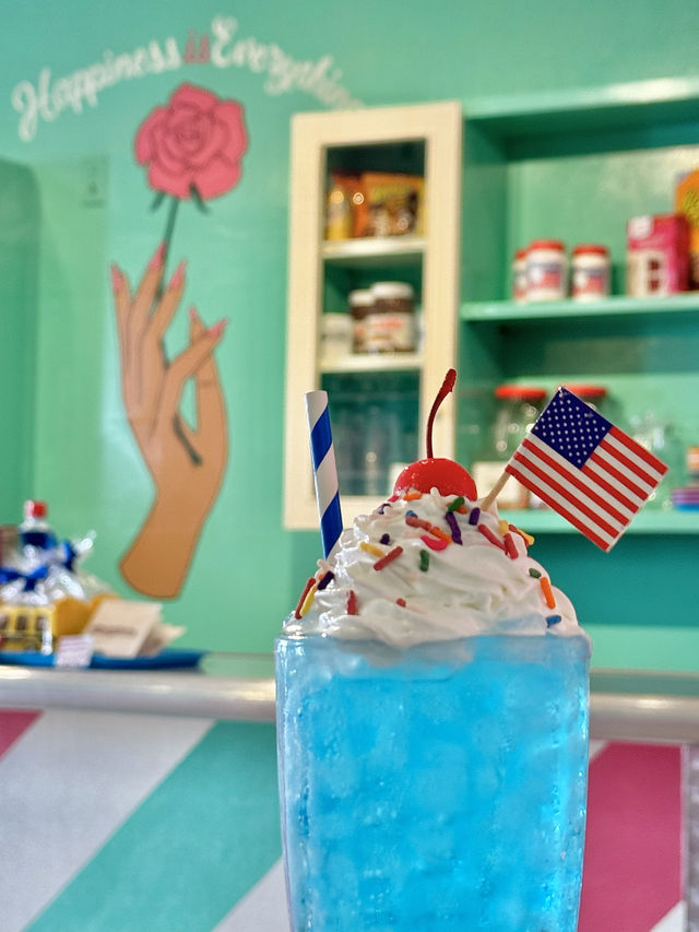 【兵庫/塚口】かわいすぎるカップケーキが並ぶアメリカンカフェ