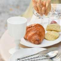 Afternoon tea with  Chuanpisamai house 