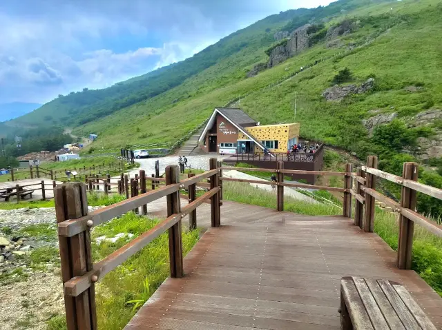 Ganwoljae Flame Grass Road