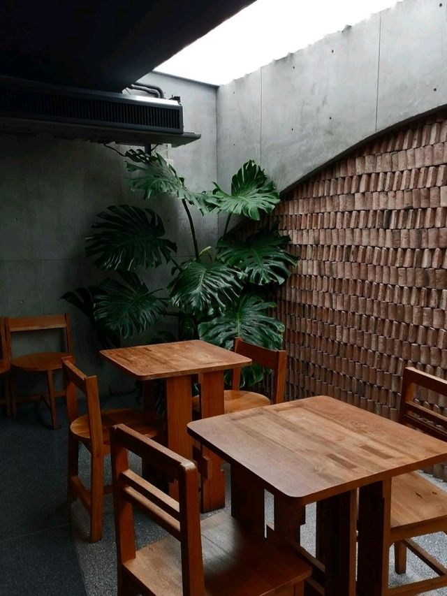 กาแฟอาข่า อ่ามา [กาแฟไทย ในคาเฟ่อิฐแดง]