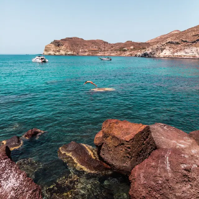 Santorini: Where Beauty and History Merge in Aegean Splendor