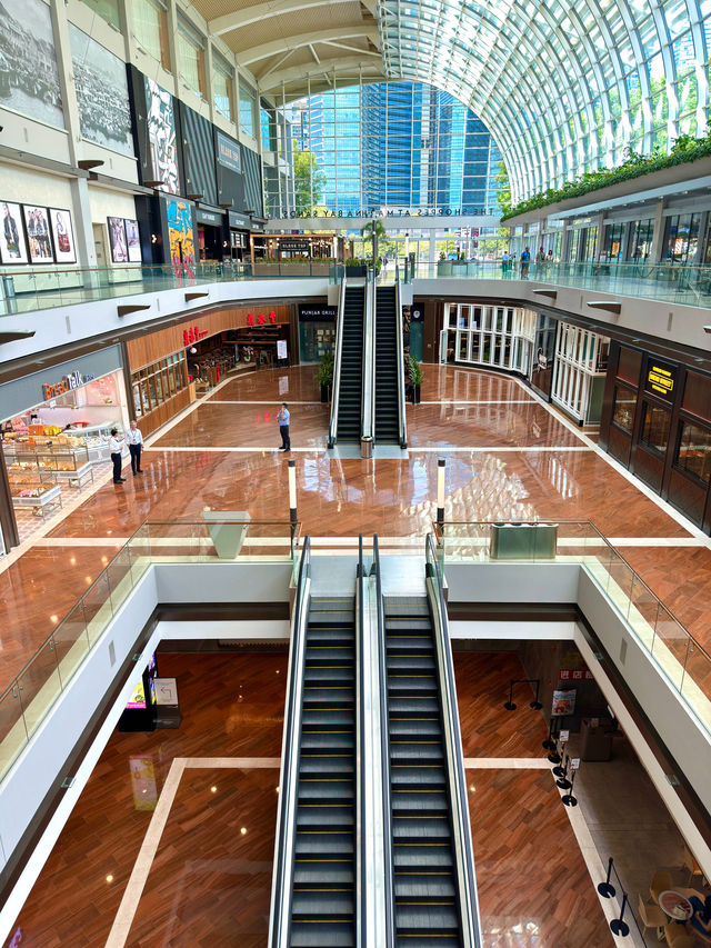 シンガポール　シンガポール観光　The Shoppes at Marina Bay Sandsは綺麗で快適だったぞ！