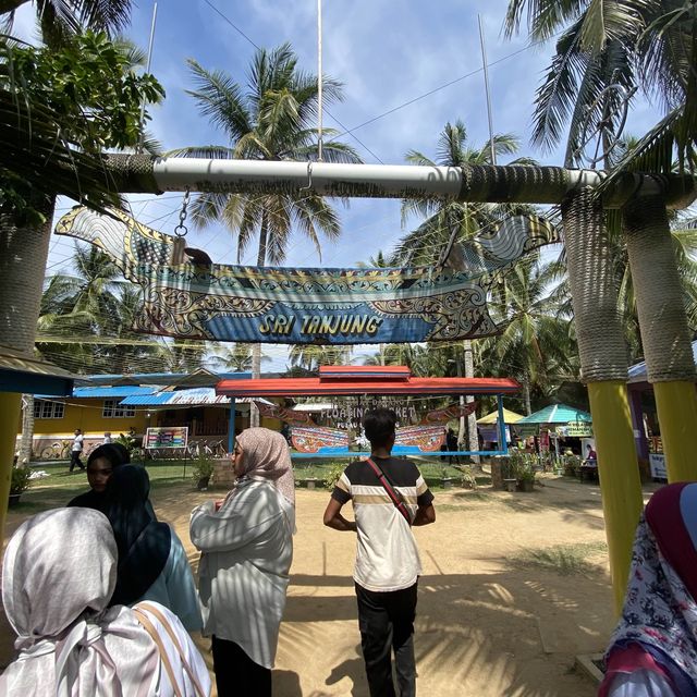 Pulau Suri - Floating market