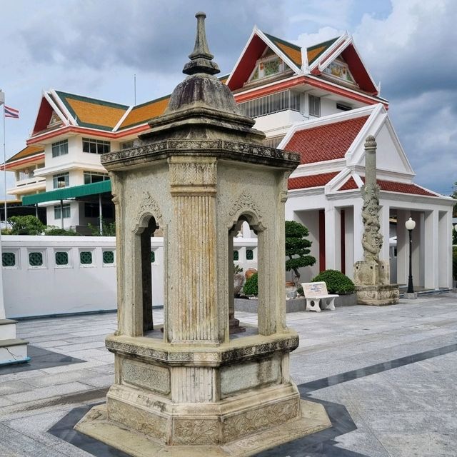 หลวงพ่อโต (ซำปากง) วัดกัลยาณมิตร วรมหาวิหาร