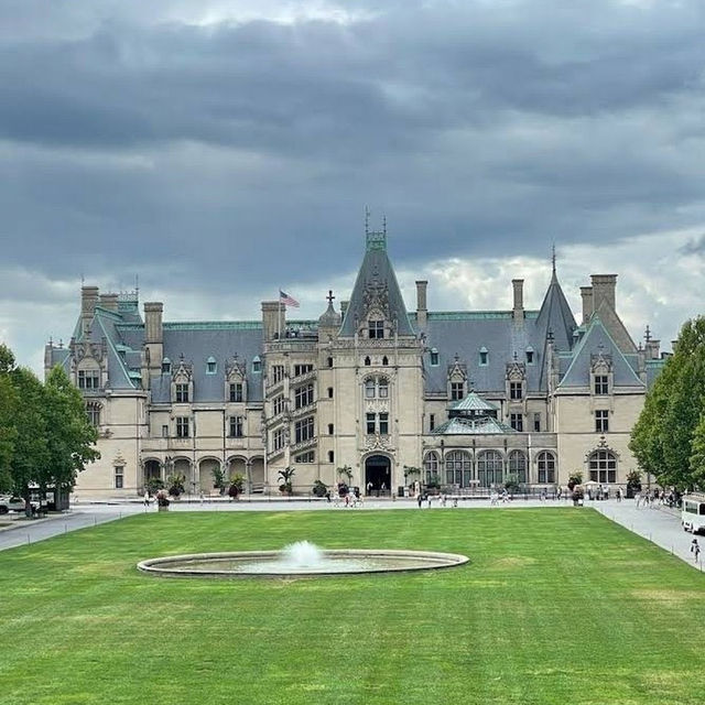 Discover the charm of Asheville, North Carolina, for your next #staycation!
