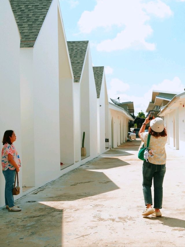 Baan Tah on the Sea ที่พักริมทะเลบางเสร่