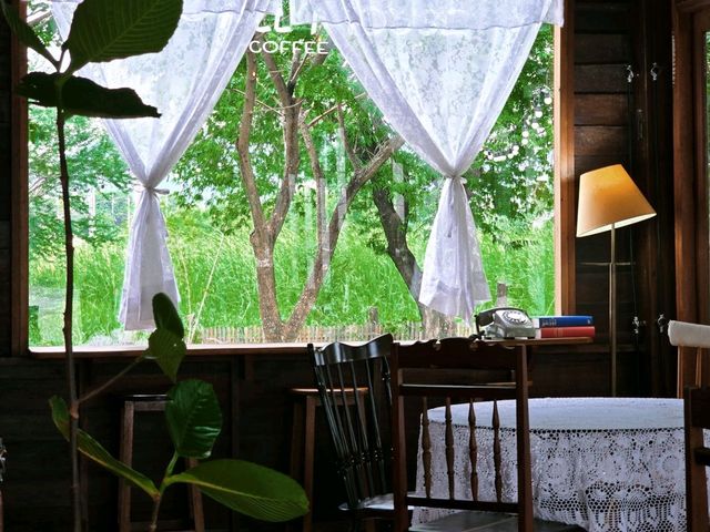 คาเฟ่บางแสน สไตล์โฮมมี่ น่ารัก 