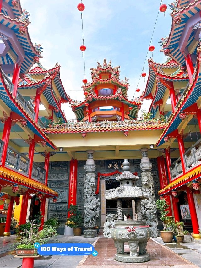 Black Dragon Cave Temple in Yong Peng 