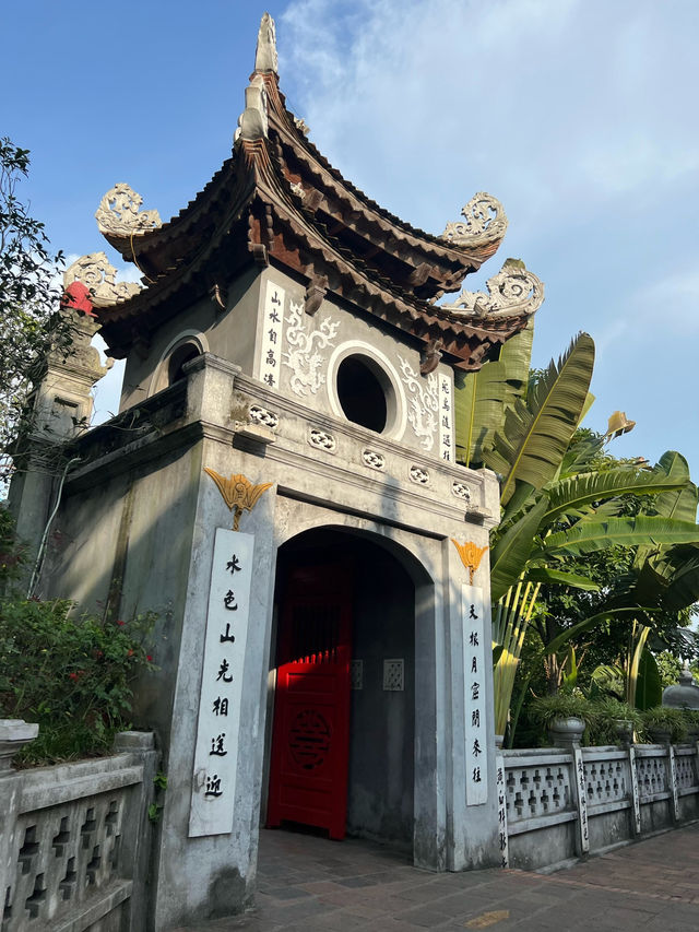 วัดหงอกเซิน (Ngọc Sơn Temple)