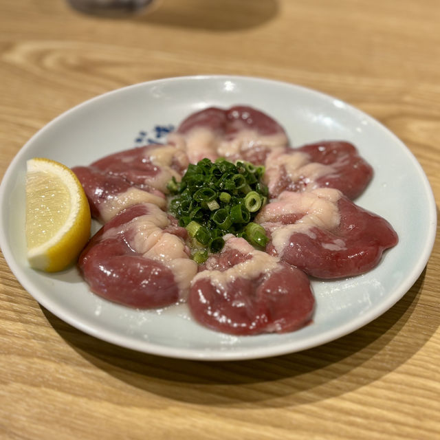 【大阪・難波】焼鳥と鳥刺しが味わえるお得なコース「鉄板ぢどり焼TARO 難波中店」