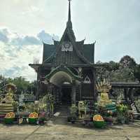 Wat Pa Maha Chedi Kaew (Wat Lan Khuad) 
