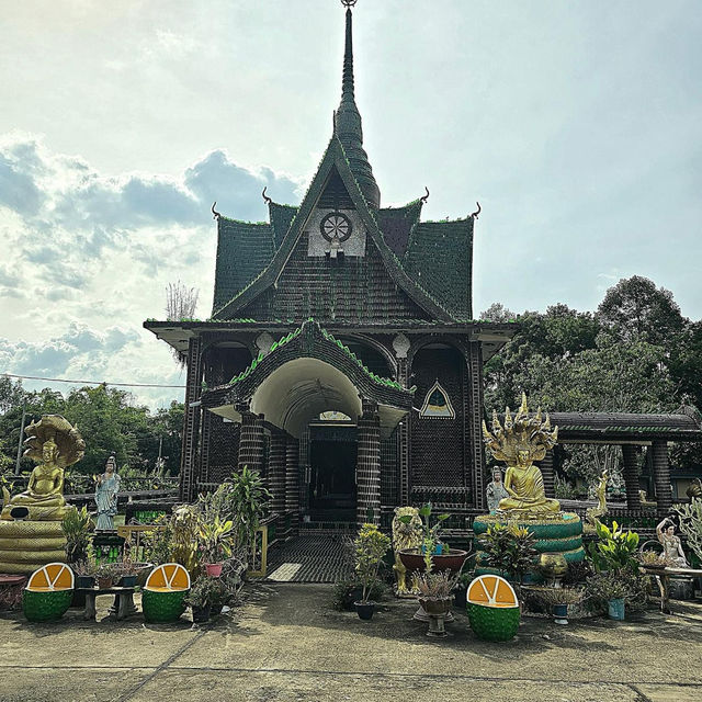 Wat Pa Maha Chedi Kaew (Wat Lan Khuad) 
