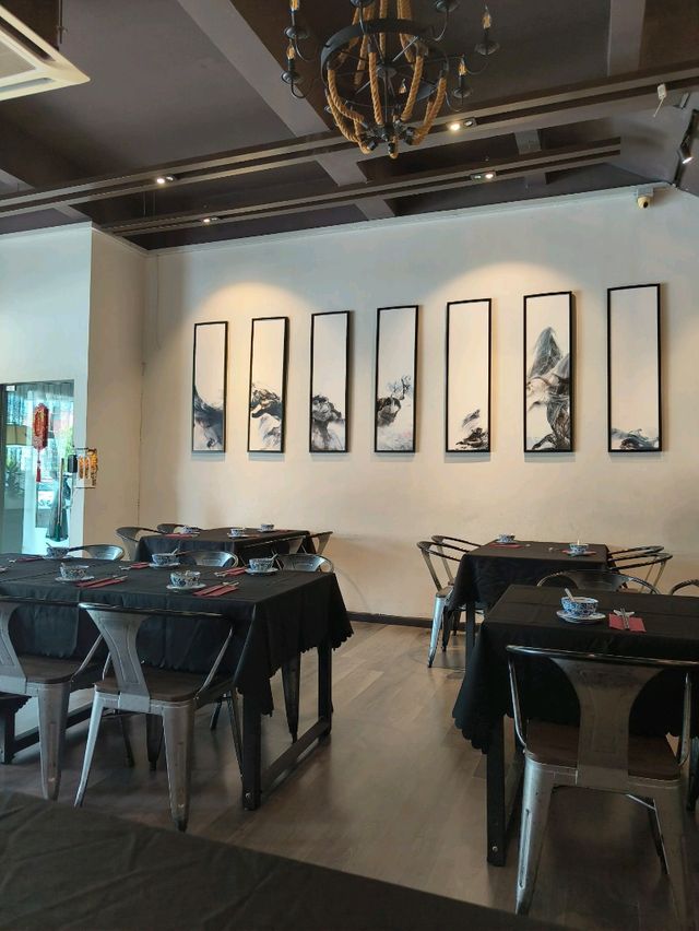 A Taste of Authentic Chinese Cuisine with a Modern Twist