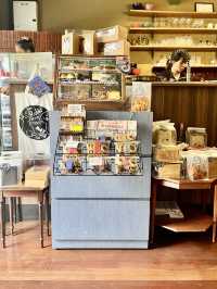 กินเค้กที่ร้าน A Pink Rabbit + Bob ทรงวาด