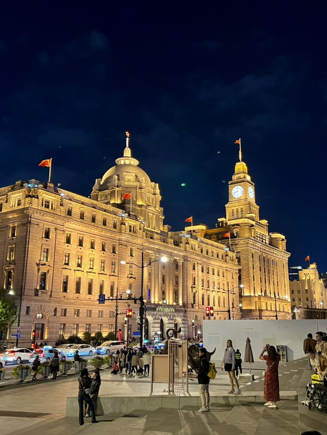แสงสีของ The Bund ยามค่ำคืนมา