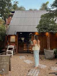 cafe เล็กๆมู้ดอบอุ่น🏚 🌿 ริมถนนบางแสน  Ellen Cafe