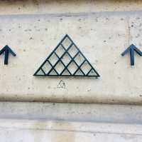 A Christmas Visit to the Louvre Museum