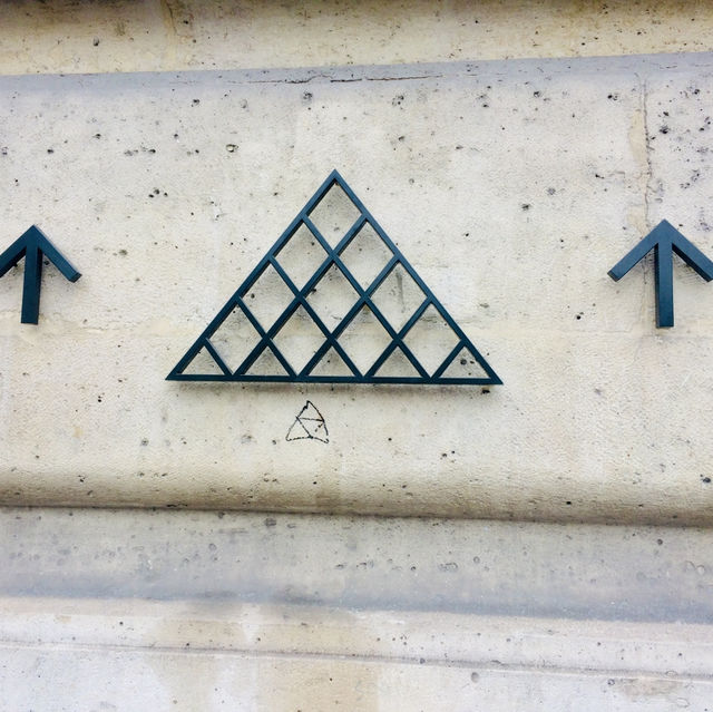 A Christmas Visit to the Louvre Museum