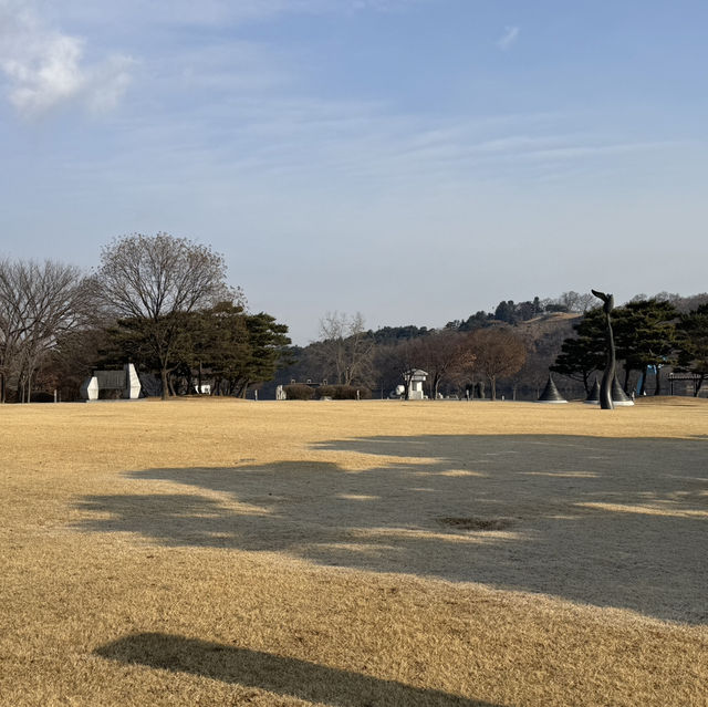 드라마 빈센조 배경으로도 나왔던 야외데이트 하기 좋은 명소 - 충주 탑평리 칠층석탑