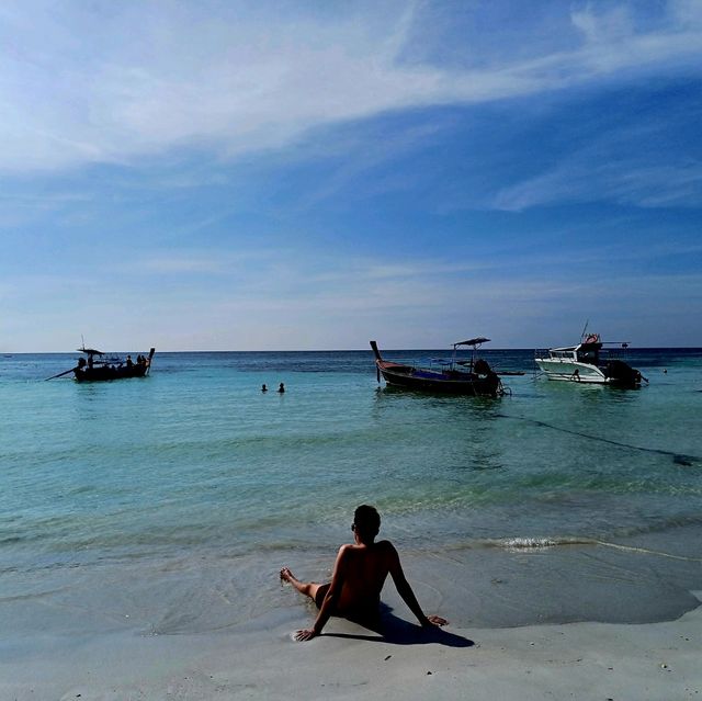 泰國麗貝島絕美海灘景點:Daya Beach，果凍玻璃海，適合拍照📸打卡游泳