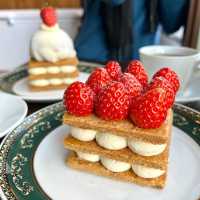 Huge strawberry millefeuille🍓
