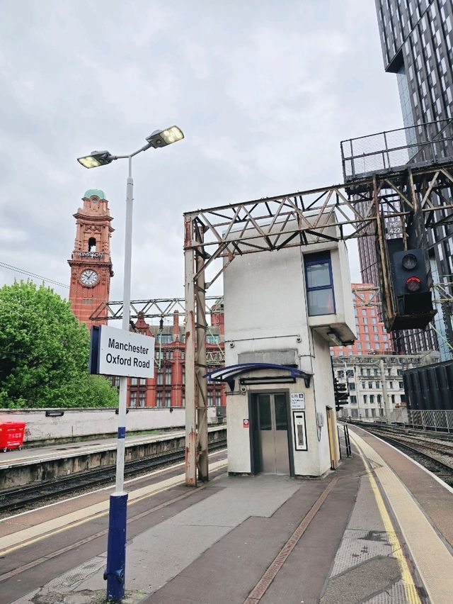 ถึงสนามบิน Manchester แล้วพร้อมเดินทางเข้าเมือง😁