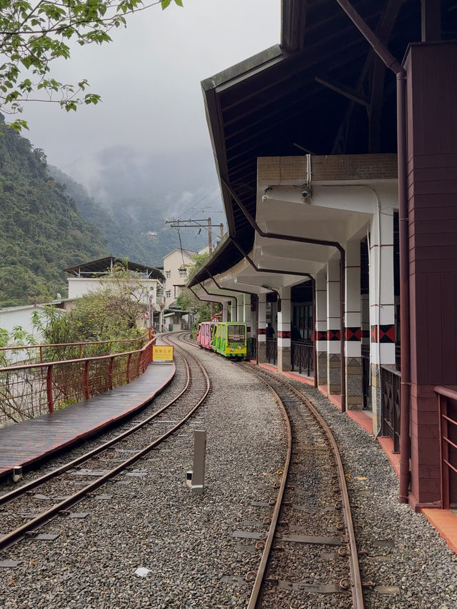 Wulai Scenic Train: A Tranquil Journey Through Lush Mountains and Stunning Landscapes