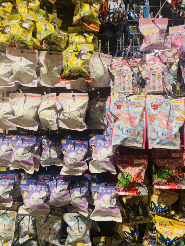 【渋谷】VILLAGE VANGUARD - あらゆるキャラクターが揃う！あれもこれも欲しくなっちゃいます！！-