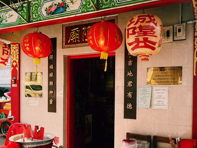 泰國曼谷著名寺廟景點：阿農卡蘭寺Anongkharam Worawihan Temple。阁楼式的寺庙，適合拍照打卡觀光旅遊！