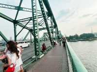 泰國曼谷著名橋景點：Phra Phutthayotfa Bridge。適合拍照打卡了觀光旅遊！ 