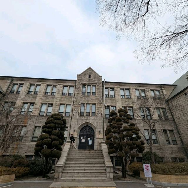 Ewha Womans University & Shopping Street (梨花女子大學與購物街)