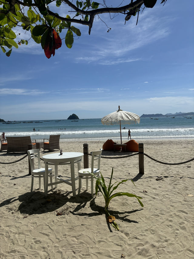 Lunch with a View at Laut Biru Bar & Restaurant 🍛🌊