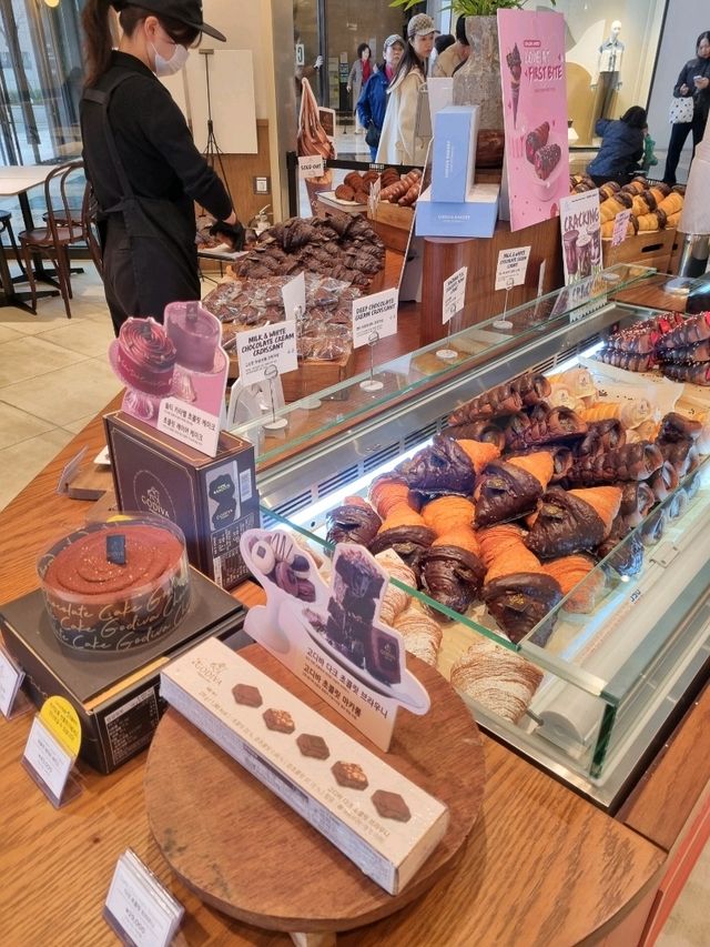 초콜릿에 진심인 고디바 베이커리 커넥트현대점🍫