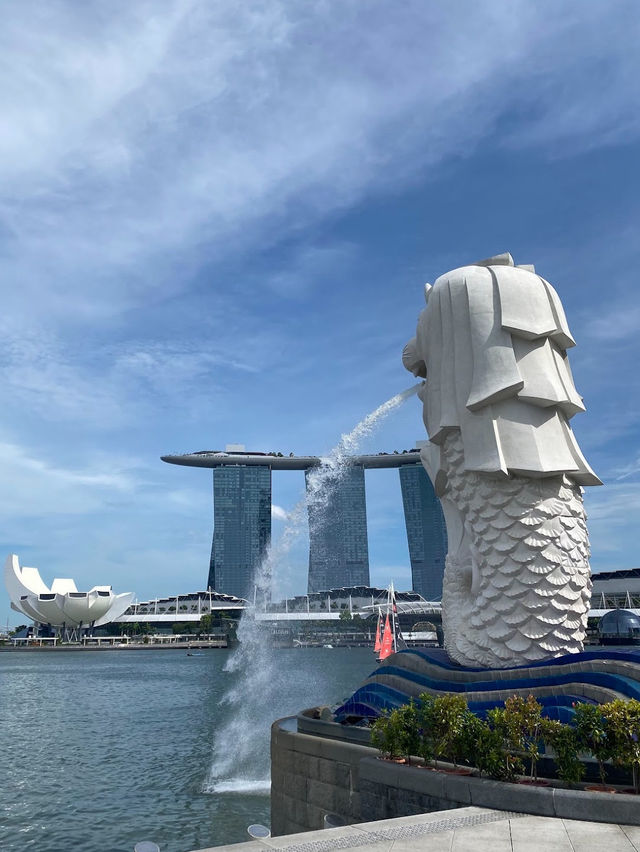 MERLION จุดแลนมาร์คแห่งหนึ่งของสิงคโปร์