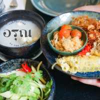 ร้านอาหารไทย ฝีมือรถดั้งเดิม กับร้านอรุณ