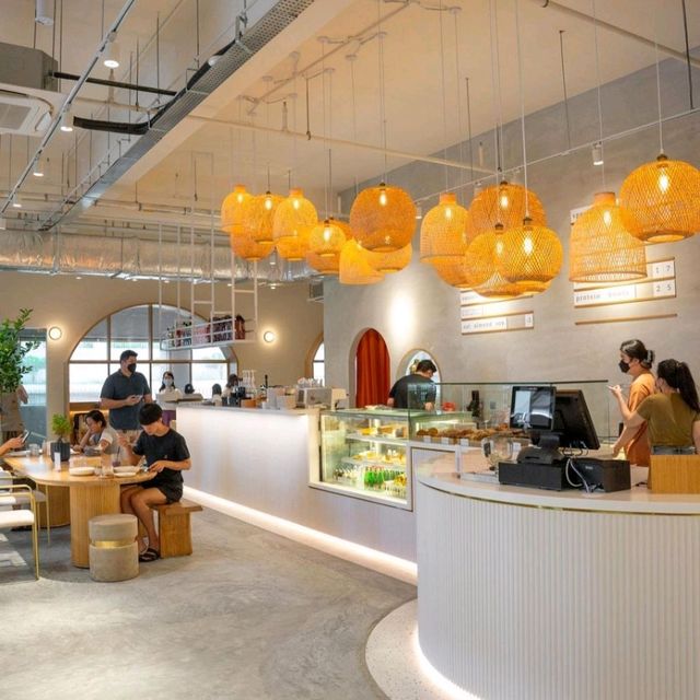 JAPANESE-INSPIRED PET-FRIENDLY CAFÉ BY THE SEA! 🐕🌊