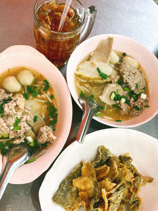 曼谷米其林必比登推介的必食美食——榮泰米粉湯🤍