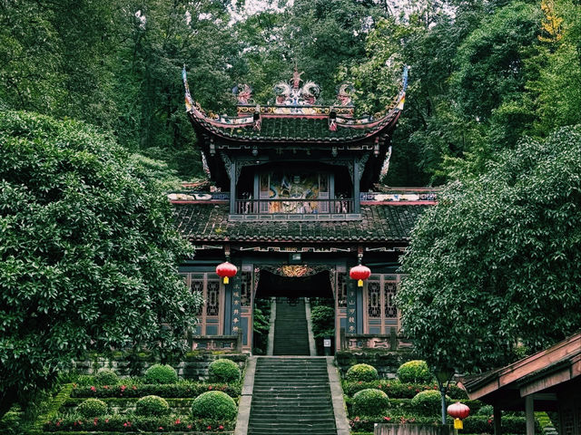 🇨🇳:成都 神秘の霊山で“心と体”を浄化する癒しの旅へ